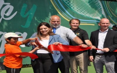 Central Falls inaugura nuevas canchas de tennis.