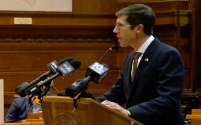 Alcalde Smiley anuncia el inicio del programa de comidas gratuitas en la ciudad de Providence.