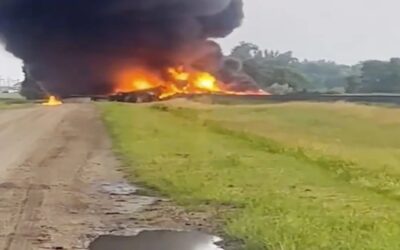 Se descarrilan e incendian vagones que transportaban materiales peligrosos en Dakota del Norte
