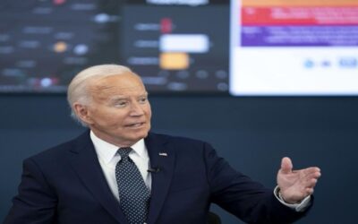Biden acorta la ventaja de Trump en estados bisagra, según una encuesta de Bloomberg
