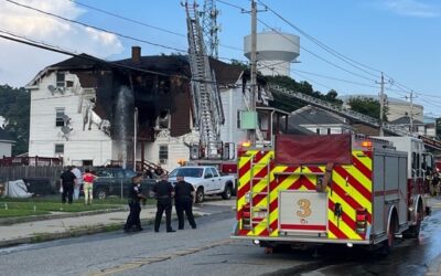 4 personas hospitalizadas por incendio en casa multifamiliar en Woonsocket.