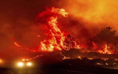 Crece gran incendio en California mientras el fuego arrasa gran parte del oeste de EEUU
