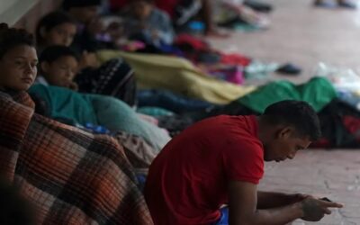 Rescatan a 41 migrantes centroamericanos deshidratados dentro de casa en México