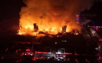 Incendio destruye edificio de fábrica abandonada en Woonsocket