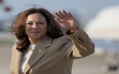 Harris recibe apoyo de alcaldes fronterizos de Arizona entre críticas republicanas por inmigración