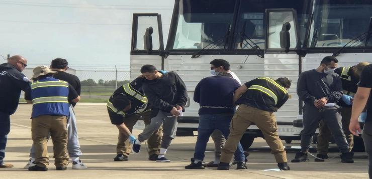 EE.UU. deporta a 34 balseros cubanos y suman 933 retornados desde varios países en 2024