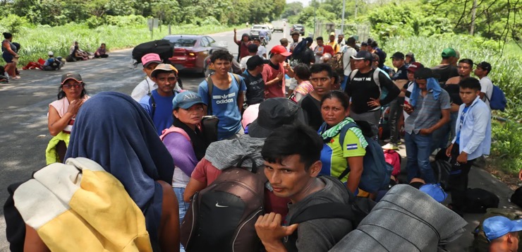 Migrantes en la frontera sur de México piden alivio y atención a Claudia Sheinbaum