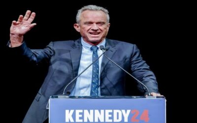 Robert F. Kennedy Jr suspende su campaña a la presidencia y apoya a Trump