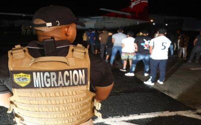 Panamá deporta al primer grupo de migrantes ecuatorianos dentro de un acuerdo con EE.UU.