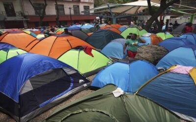 En espera de asilo en EEUU, migrantes improvisan su vida en campamentos en Ciudad de México