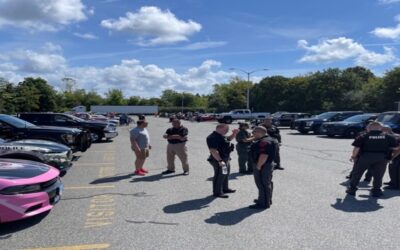 Policía East Providence recauda más de $3,000 en su segundo evento “Cops and Rodders”