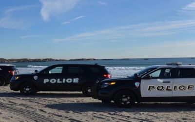 Dos oficiales policía heridos durante intervención en Narragansett.