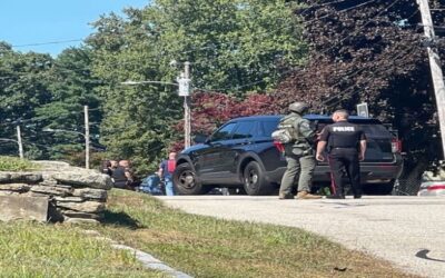 Hombre muere tras enfrentamiento policial en vecindario de West Warwick.