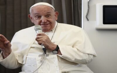 Papa Francisco reprocha a Harris y Trump sus posturas sobre aborto e inmigración