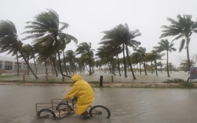 El huracán Milton recupera fuerza y vuelve a ser tormenta de categoría 5 en camino a Florida