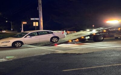 Dos ancianos atropellados por un automóvil resultan gravemente heridos.