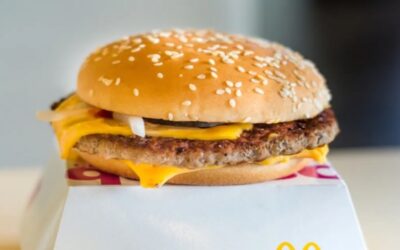 Vinculan brote de E. coli en EE.UU. con hamburguesas Quarter Pounder de McDonald’s