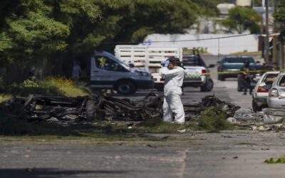 Tres policías heridos por el estallido de un coche-bomba en el centro-oeste de México