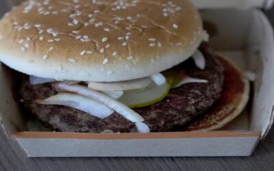 Reportan 75 casos de E. coli vinculados a hamburguesas de McDonald’s en EEUU