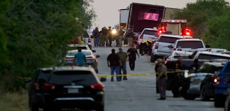 Detienen a miembro de la red que abandonó un tráiler en Texas donde murieron 54 migrantes