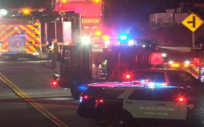 Autoridades identifican a dos personas que murieron en accidente automovilístico.