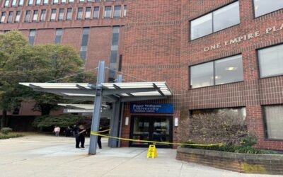 2 menores apuñalados es el saldo de una pelea fuera del campus de Universidad Roger Williams