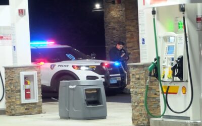 Le roban el auto a punto de pistola en gasolinera de Providence.