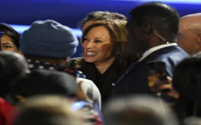 Harris critica a republicanos por prometer recortes a subsidios para tecnología