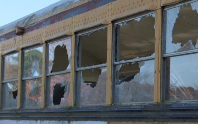 Adolescente enfrenta cargos por supuestamente vandalizar iglesia.