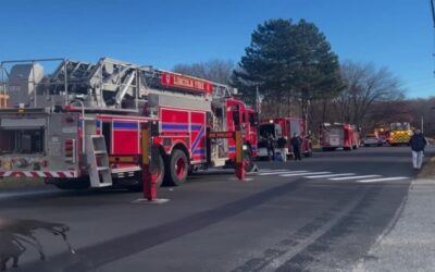 Incendio industrial en Lincoln envía 4 personas al hospital.