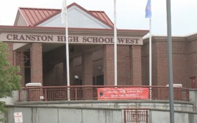 Estudiante Escuela Secundaria Cranston West enfrenta cargos por llevar arma a la escuela.