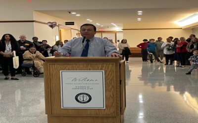 Celebran Día de la Adopción del Poder Juidicial de Rhode Island con 20 adopciones.