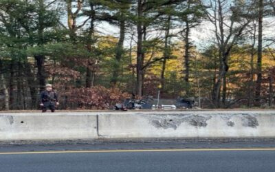 Accidente automovilístico deja 1 muerto y 1 herido de gravedad.