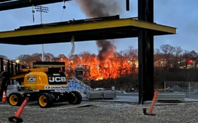 Bomberos apagan incendio en Pawtucket.