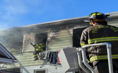 Incendio en Providence deja 3 heridos y 15 personas sin hogar.