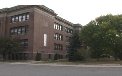 Estudiante acusado de agredir a maestro en escuela de Providence.