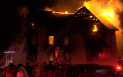 Incendio en Providence deja 16 personas sin hogar, 2 hospitalizadas.