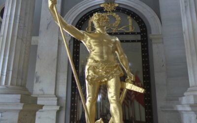 El Hombre Independiente regresa a la cúpula de la Casa del Estado de Rhode Island.