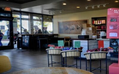 Trabajadores de Amazon y Starbucks realizan huelgas; Trump podría tener algo que ver