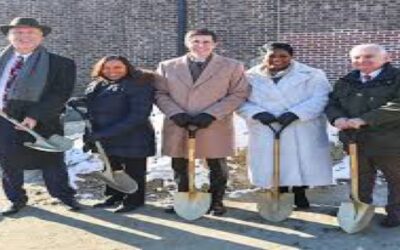 Autoridades celebran inicio obras para ampliación del Central Health Center.