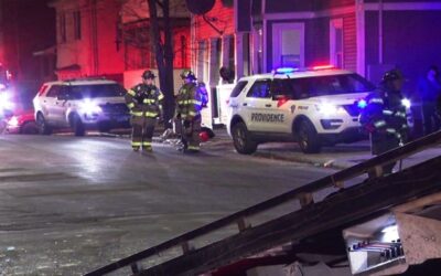 Hombre enfrenta cargos luego de chocar con dos casas y tubería de gas.