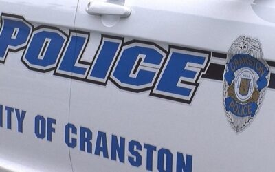 Policía Cranston busca sospechoso de robo en Garden City Sunglass Hut