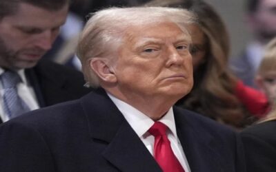 Trump realiza despidos y anuncia obras en su primer día completo en la Casa Blanca