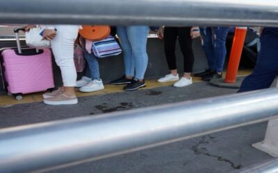 Base militar en Colorado servirá como centro para detener y procesar inmigrantes en EE.UU.