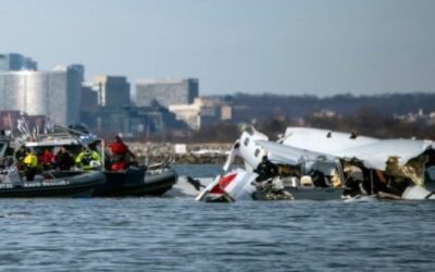 Continúan misión de recuperación e investigación de accidente aéreo en Washington