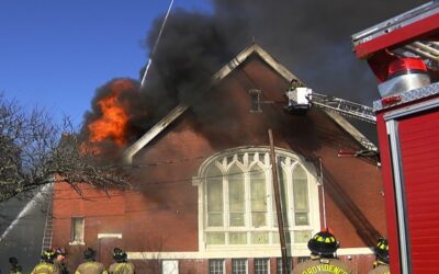 Iglesia cuyo edificio se incendió se traslada temporalmente a otra ubicación
