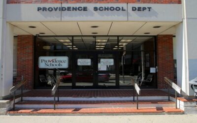 McKee y funcionarios de educación de Rhode Island anuncian posibilidad de devolverle a Providence la administración de las Escuelas Públicas