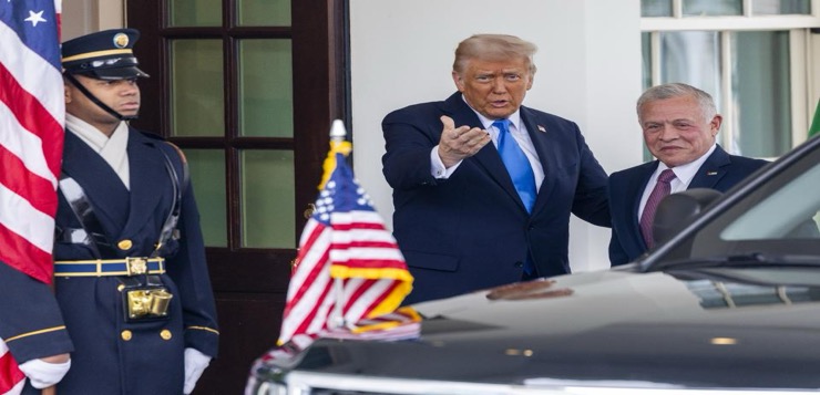 Rey Abdalá II intenta calmar a Trump anunciando que Jordania recibirá 2.000 niños de Gaza