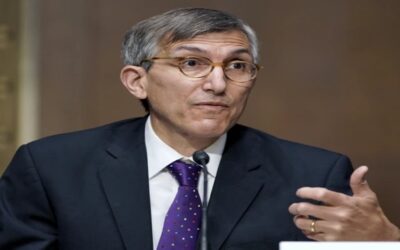 Renuncia el principal funcionario de vacunación de EEUU