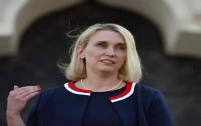 La embajadora de EE.UU. en Ucrania renuncia en medio de las conversaciones de paz